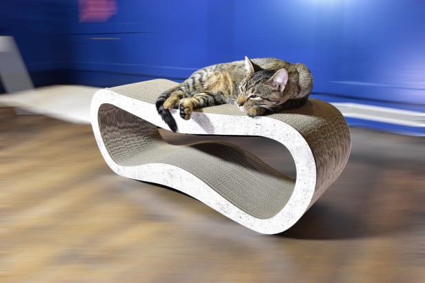 mega katzenkratzer , karton kratzer , grauer katzenkratzer , karton katzenkratzer , abmessungen des katzenkratzers 78 x 28 x 25 cm , hochwertiger grauer katzenkratzer , hochwertiger katzenkratzer